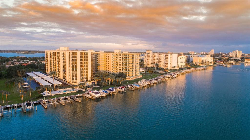 690 ISLAND WAY UNIT 405 CLEARWATER, FL 33767
