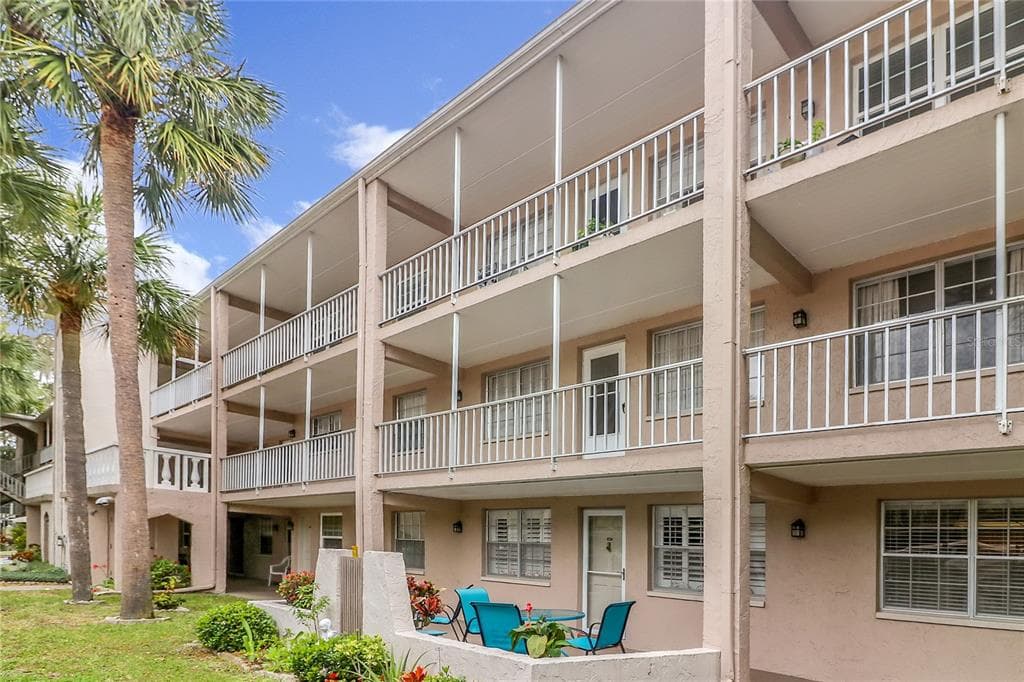 821 PATRICIA AVENUE UNIT 207 DUNEDIN, FL 34698
