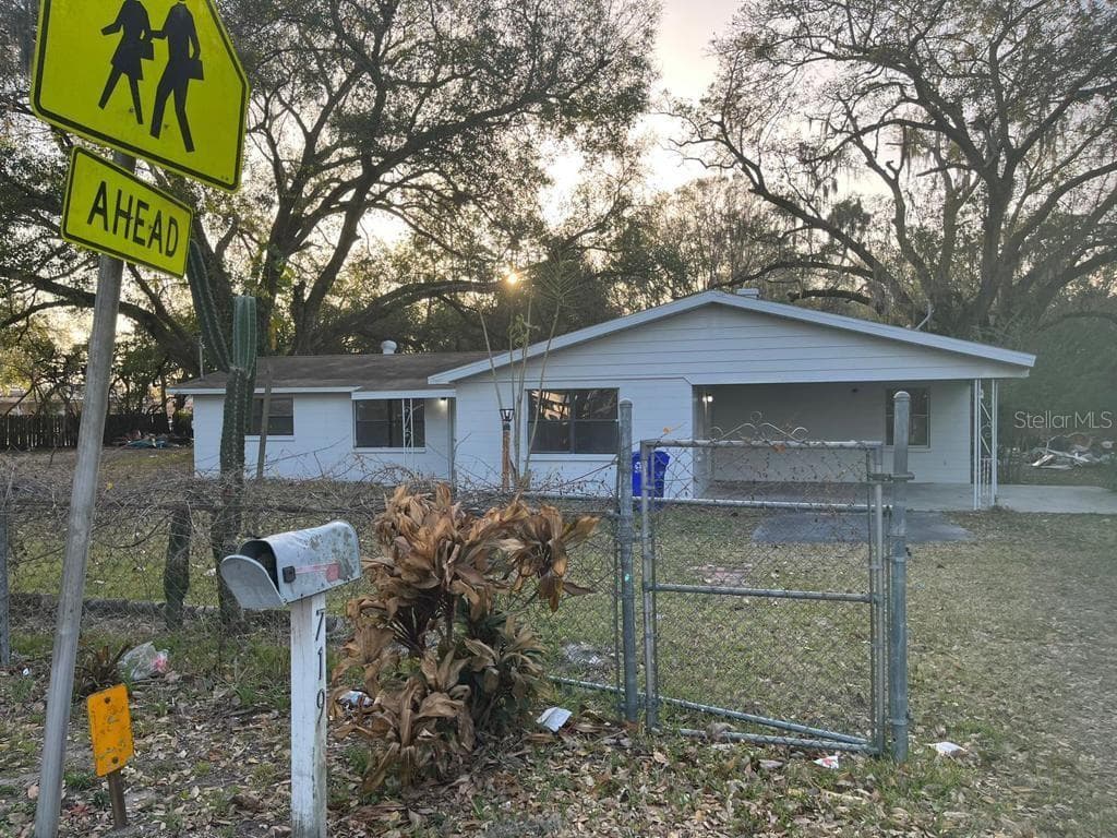 719 PLATEAU AVENUE LAKELAND, FL 33815