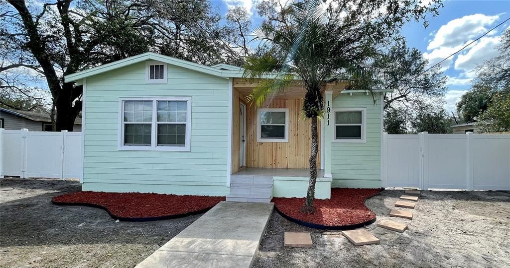 1911 E POINSETTIA AVE TAMPA, FL 33612
