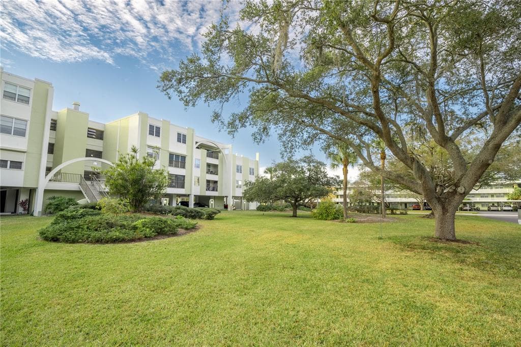 4681 1ST STREET NE UNIT 306 ST PETERSBURG, FL 33703