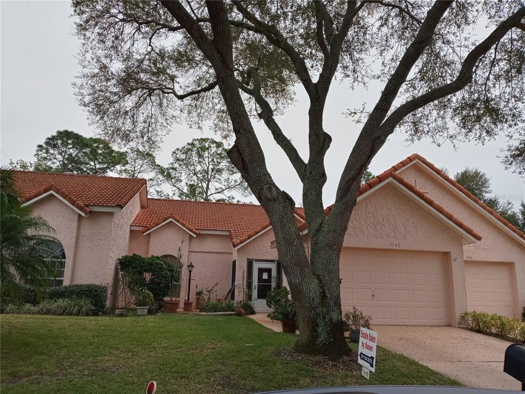 1147 WOODLEAF COURT