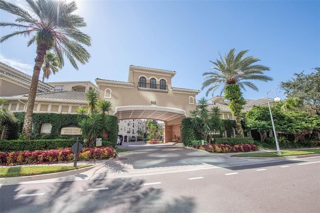 501 KNIGHTS RUN AVENUE UNIT 1212 TAMPA, FL 33602