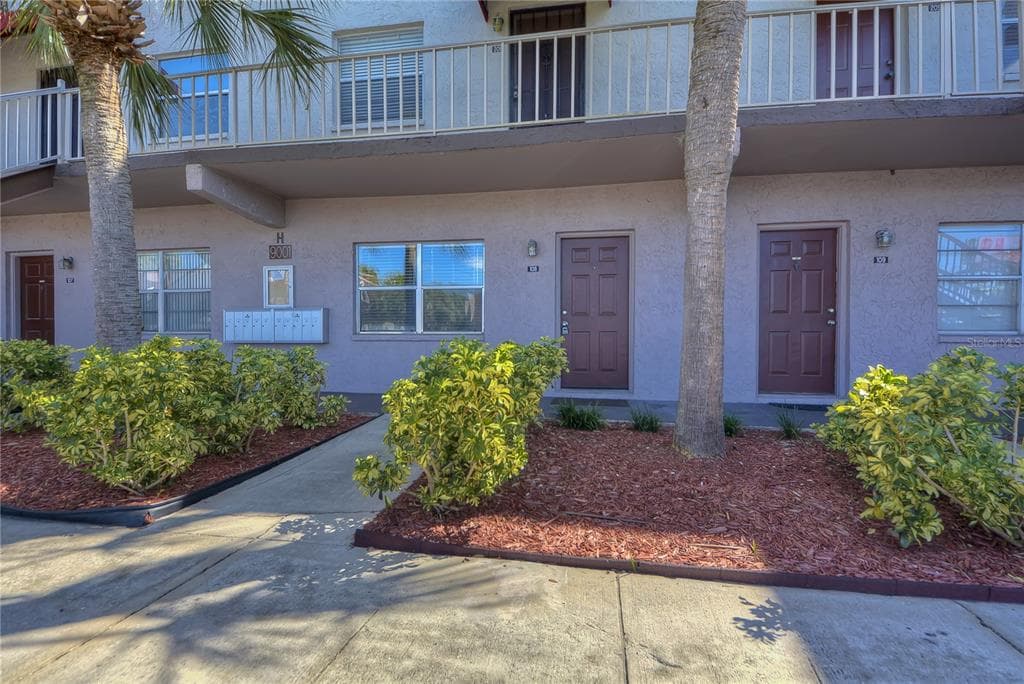 9106 TUDOR DRIVE UNIT L204 TAMPA, FL 33615