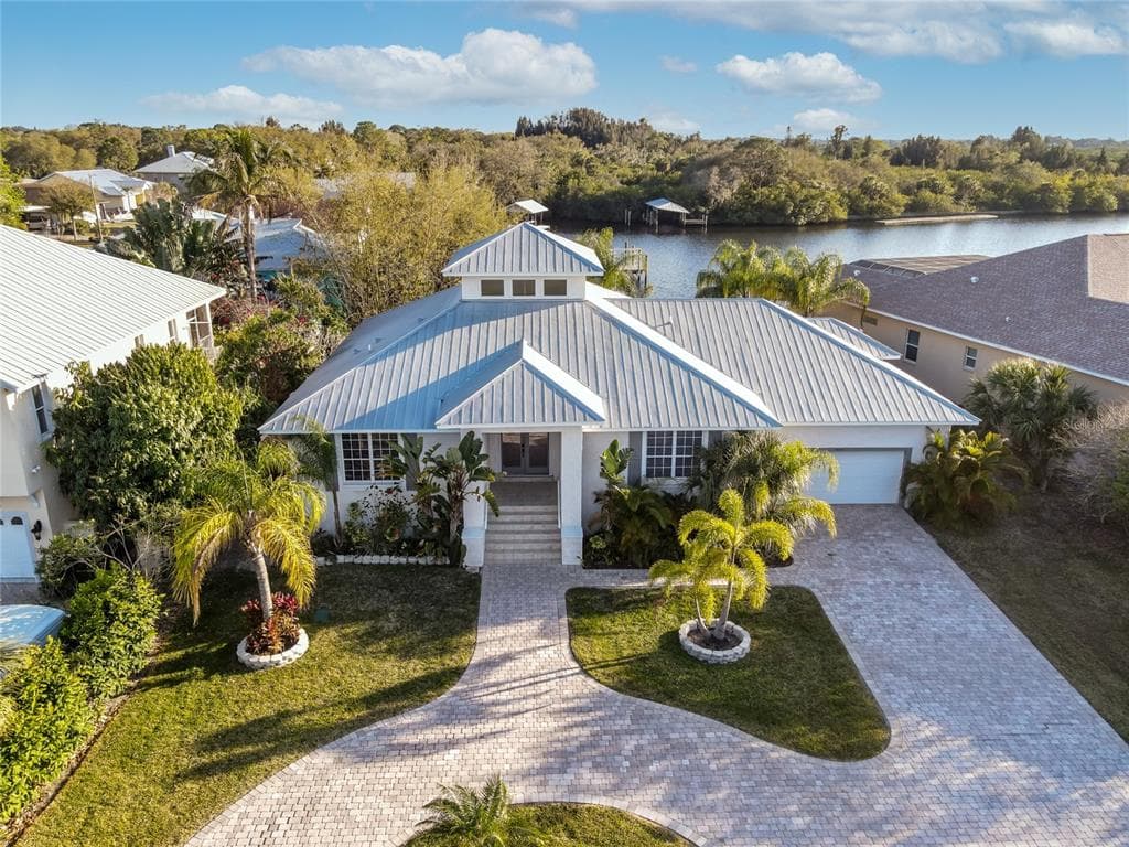 1404 DEIRDRE DRIVE