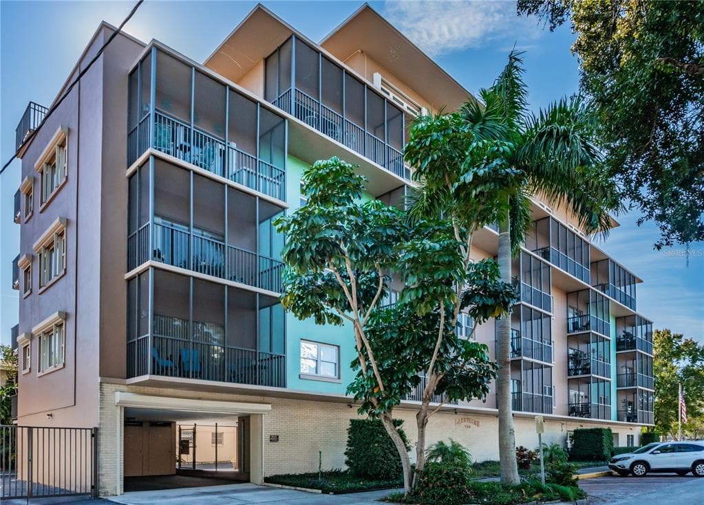 750 BURLINGTON AVENUE N UNIT 4P ST PETERSBURG, FL 33701