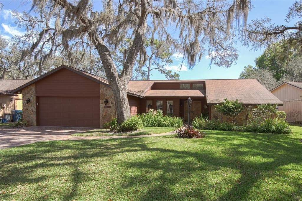 34379 WHISPERING OAKS BOULEVARD DADE CITY, FL 33523