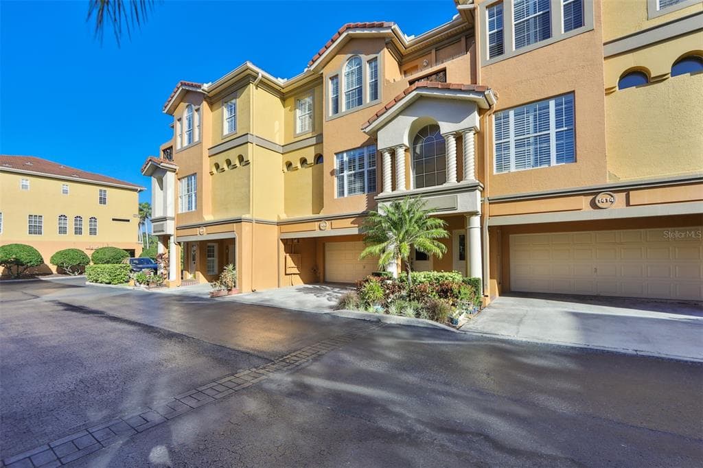 1410 MANATEE CIRCLE TARPON SPRINGS, FL 34689