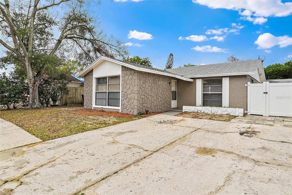 8622 LEEWARD DRIVE