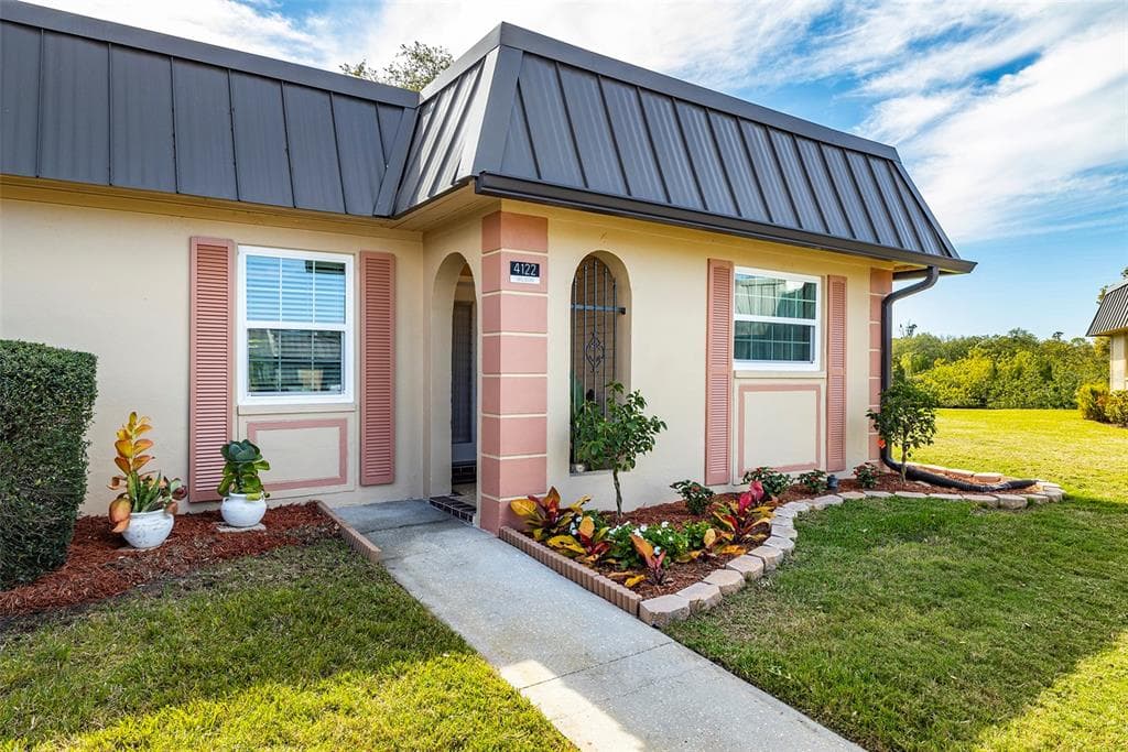 4122 HAMPTON DRIVE UNIT 4122 NEW PORT RICHEY, FL 34652