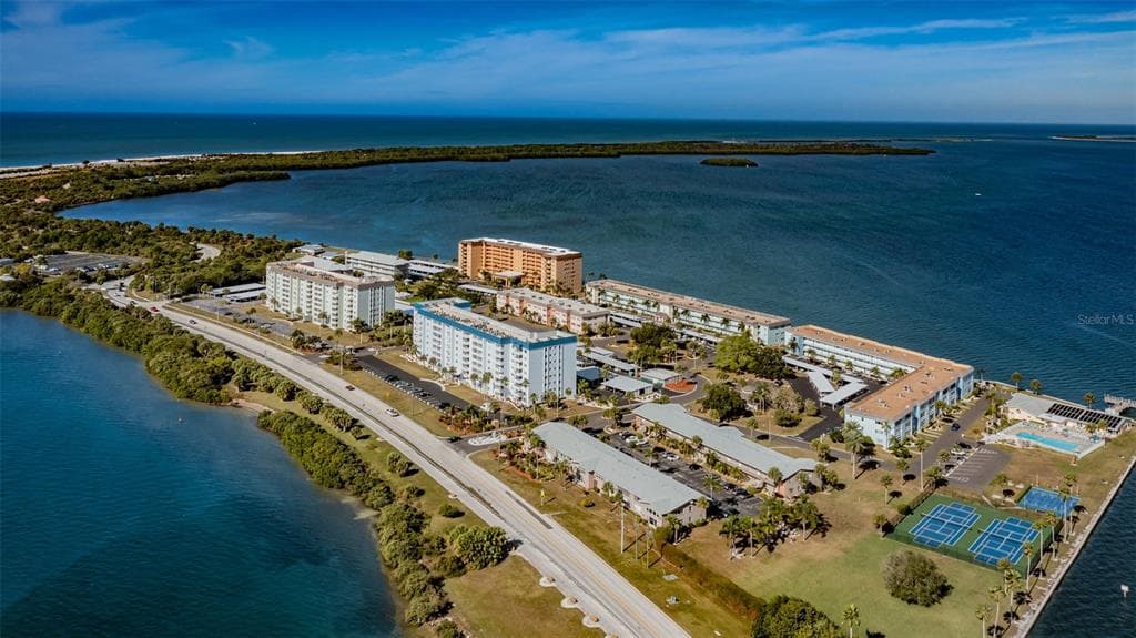 2 CAUSEWAY BOULEVARD UNIT 203 DUNEDIN, FL 34698