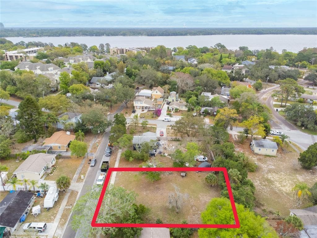 1306 E LEMON STREET TARPON SPRINGS, FL 34689