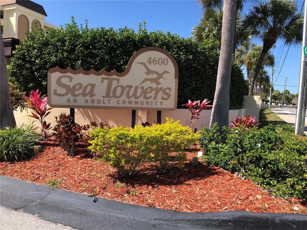 4650 COVE CIRCLE UNIT 207 ST PETERSBURG, FL 33708