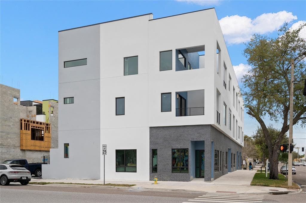 124 & 126 9TH STREET N ST PETERSBURG, FL 33705