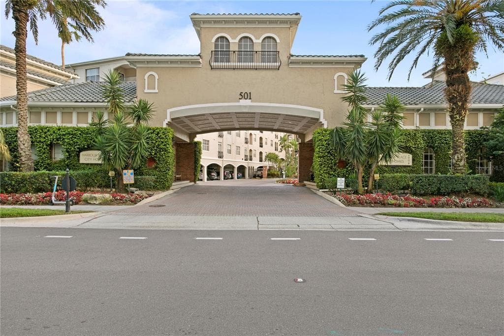 501 KNIGHTS RUN AVENUE UNIT 1213 TAMPA, FL 33602