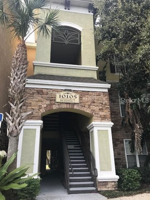 10105 COURTNEY OAKS CIRCLE UNIT 104 TAMPA, FL 33619