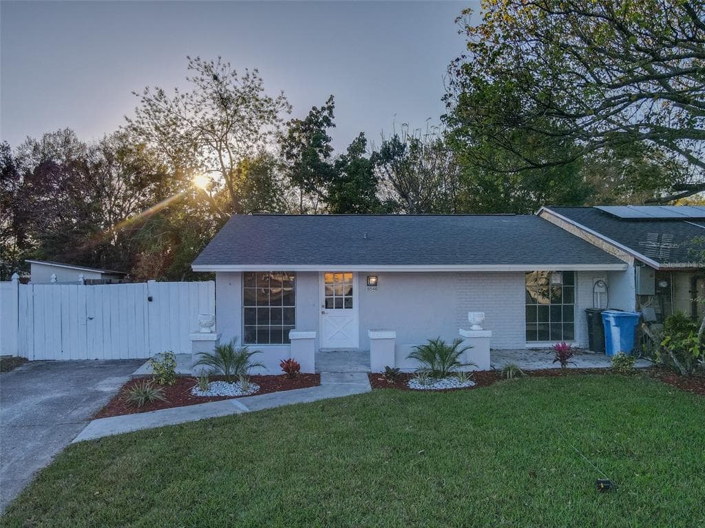 8546 BRIAR GROVE CIRCLE