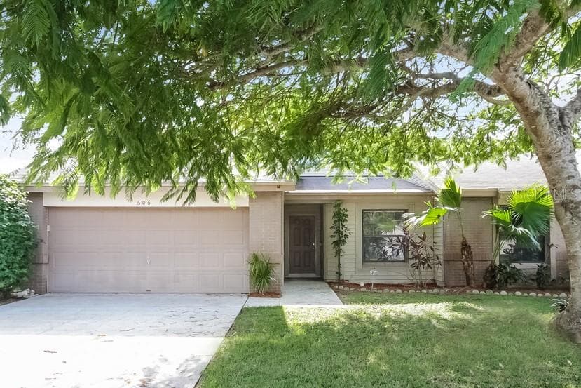 606 49TH STREET E BRADENTON, FL 34208