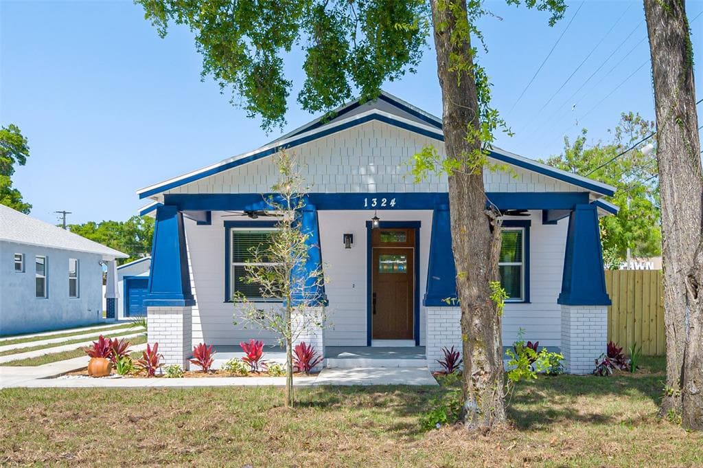 1324 E GIDDENS AVENUE TAMPA, FL 33603