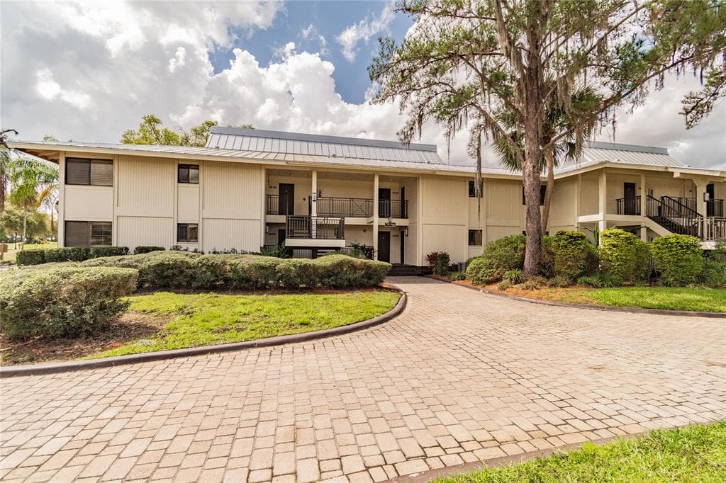 4786 FOX HUNT DRIVE UNIT 708 WESLEY CHAPEL, FL 33543