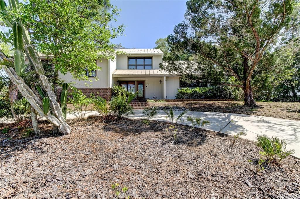 970 BAYSHORE DRIVE TARPON SPRINGS, FL 34689