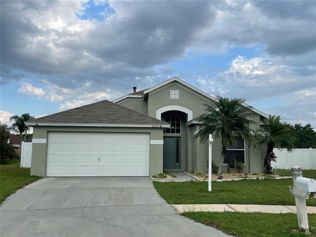 1212 CRIMSON CLOVER LANE WESLEY CHAPEL, FL 33543