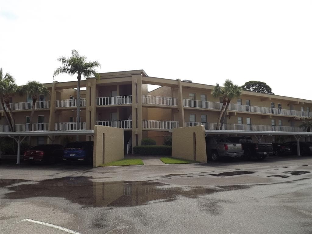 225 COUNTRY CLUB DRIVE UNIT D338 LARGO, FL 33771