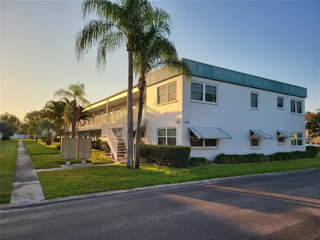 5267 81ST STREET N UNIT 20 ST PETERSBURG, FL 33709