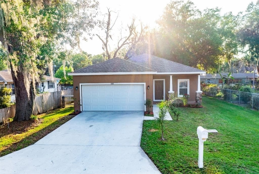 1005 N WILLS STREET PLANT CITY, FL 33563