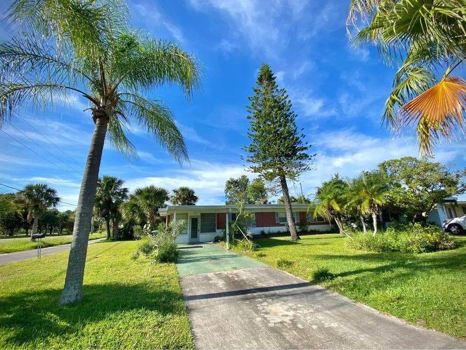 621 BAYWOOD DRIVE N