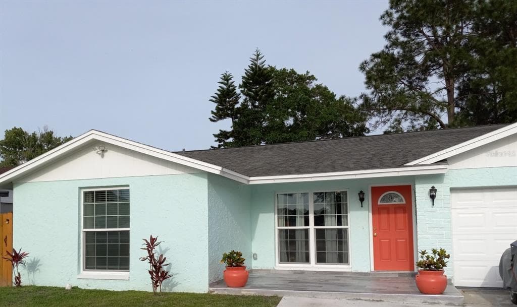 8905 LEEWARD DRIVE TAMPA, FL 33634