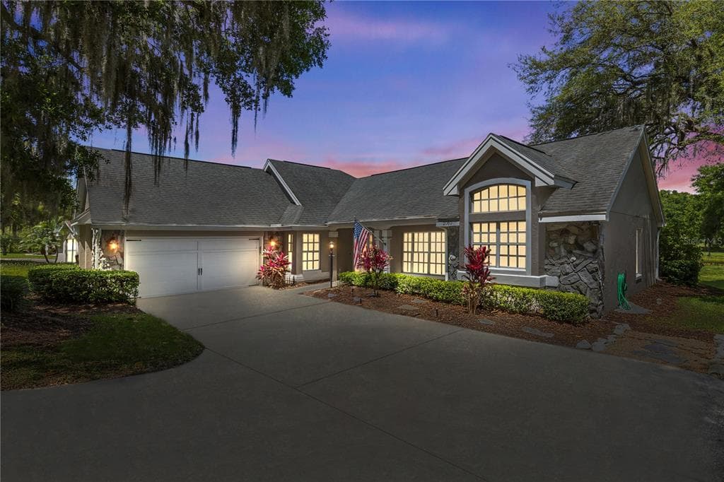 2060 SAWGRASS DRIVE