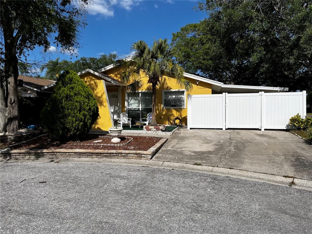 10301 FERNGLEN PLACE TAMPA, FL 33624