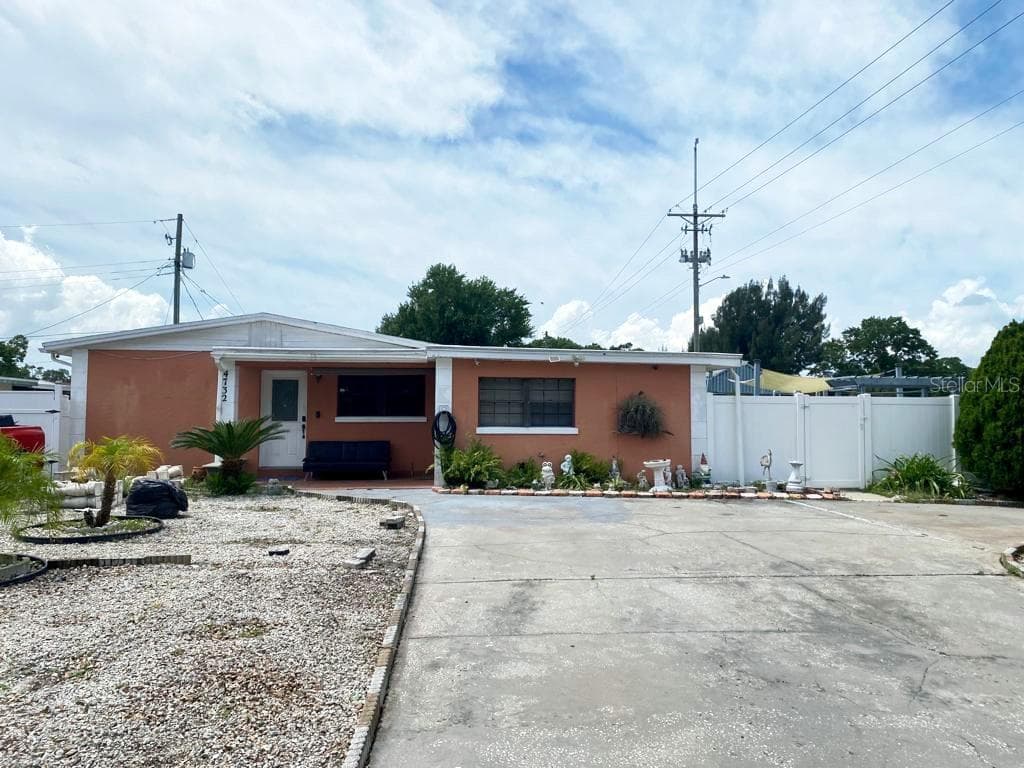 4732 MURRAY HILL DRIVE TAMPA, FL 33615