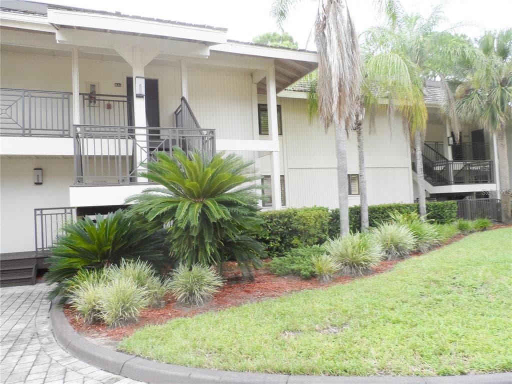 4752 FOX HUNT DR #813 WESLEY CHAPEL, FL 33543