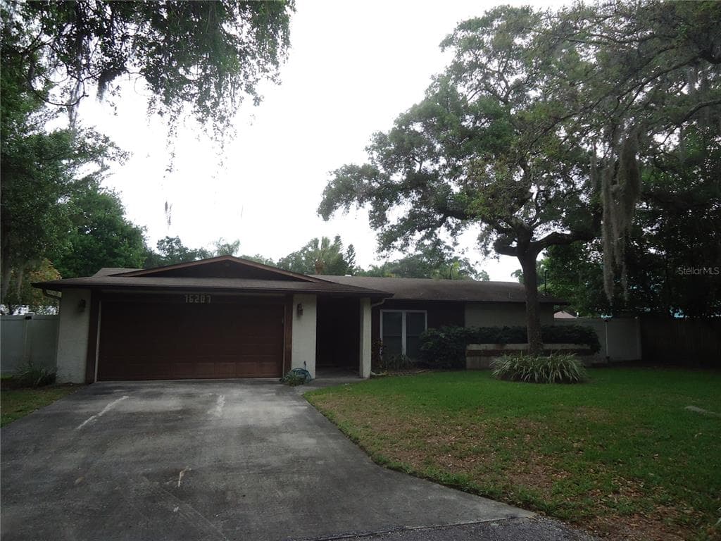 16207 HIGHLAND AVENUE LUTZ, FL 33548