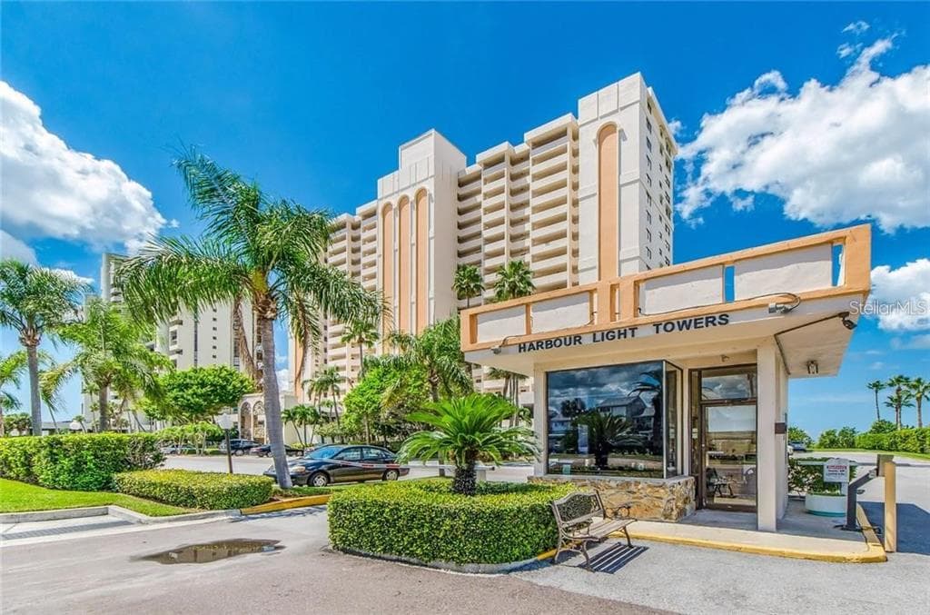 1270 GULF BLVD UNIT 305 CLEARWATER BEACH, FL 33767