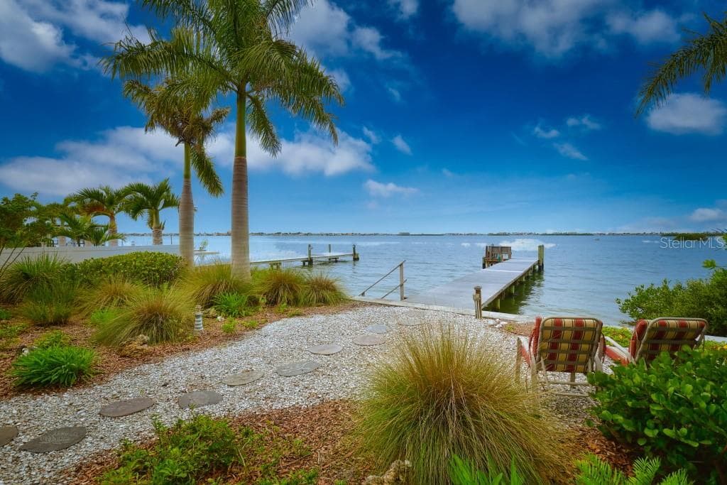 2626 KEYSTONE COURT N ST PETERSBURG, FL 33710