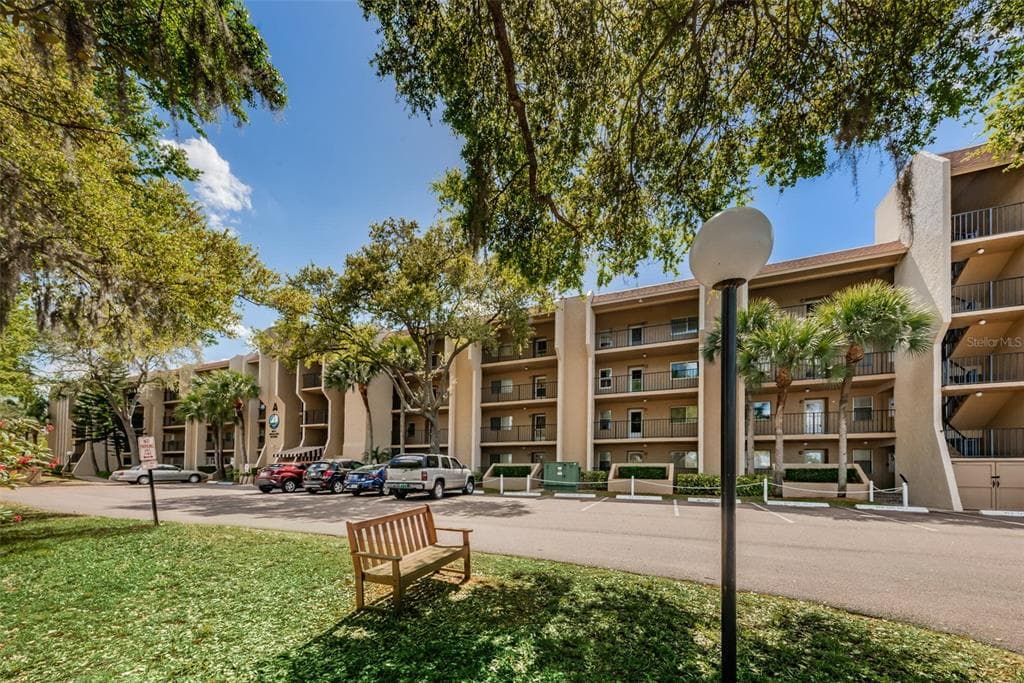 90 S HIGHLAND AVENUE UNIT 203 TARPON SPRINGS, FL 34689