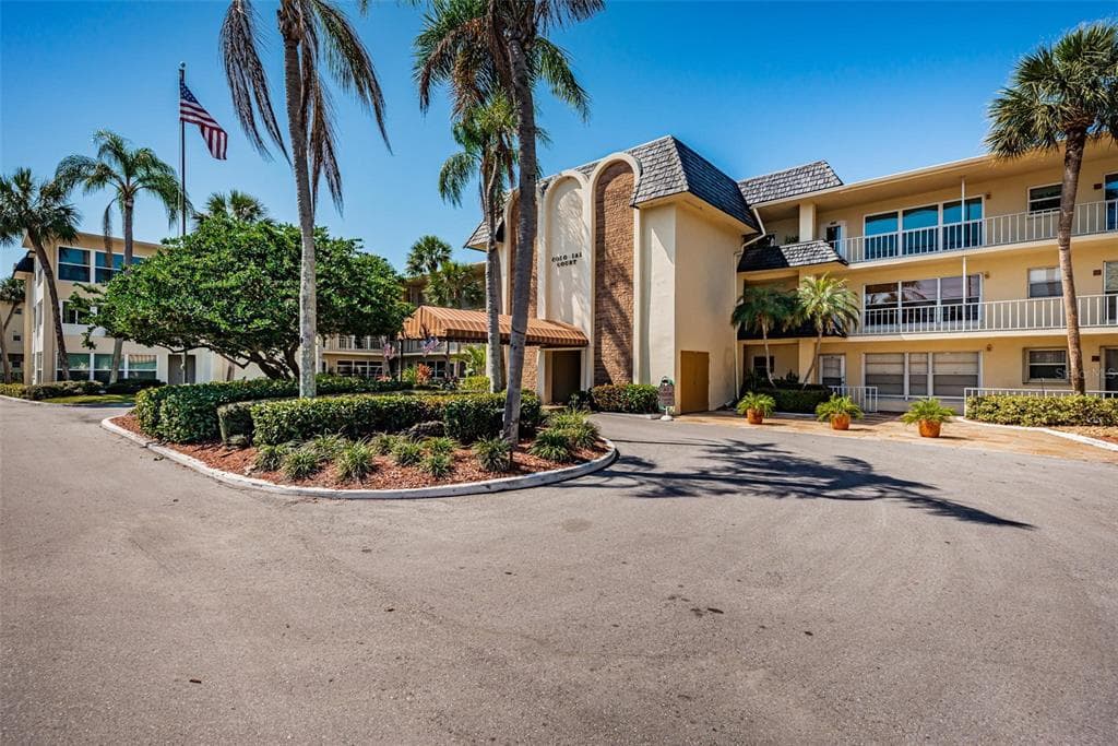 4780 COVE CIRCLE UNIT 203 ST PETERSBURG, FL 33708