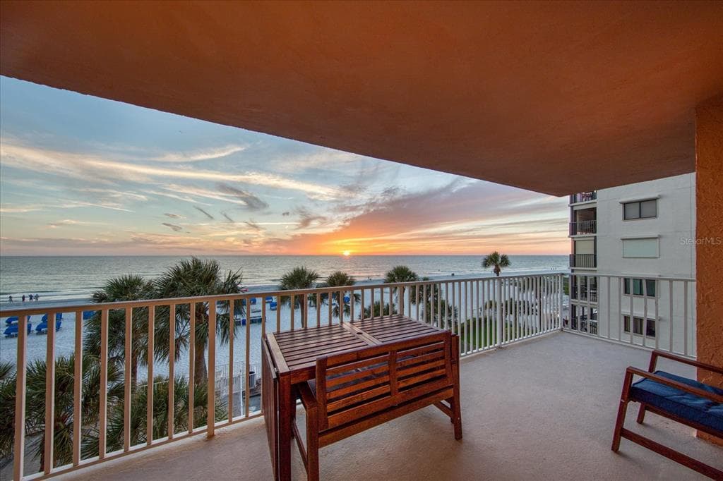 20002 GULF BOULEVARD UNIT 2406