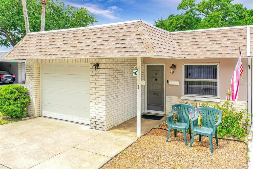 108 SKY LOCH DR E DUNEDIN, FL 34698