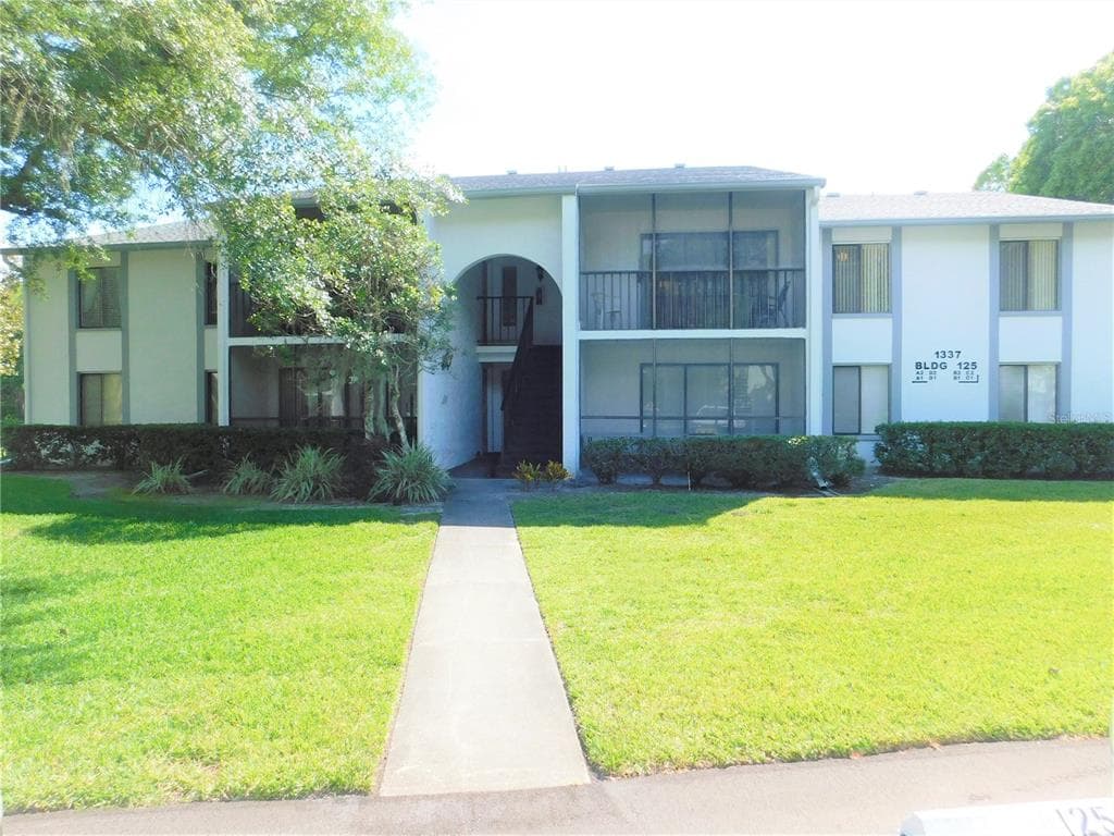 1337 PINE RIDGE CIRCLE E UNIT D2 TARPON SPRINGS, FL 34688