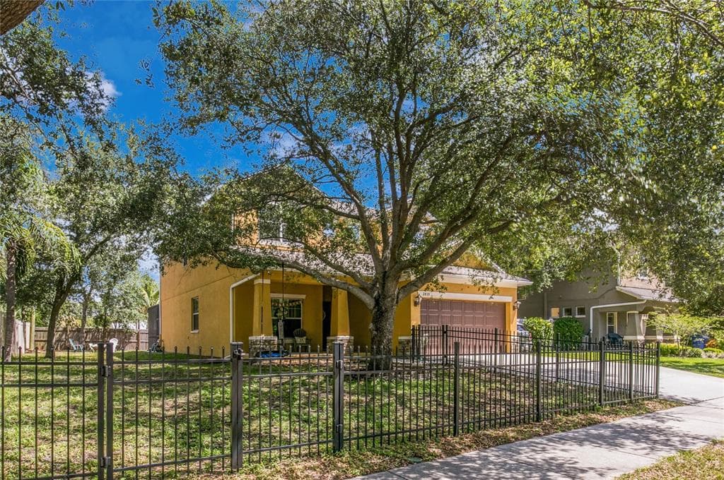 2839 W SHELTON AVENUE TAMPA, FL 33611