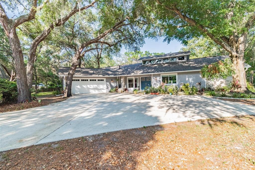 1642 OVERVIEW DRIVE