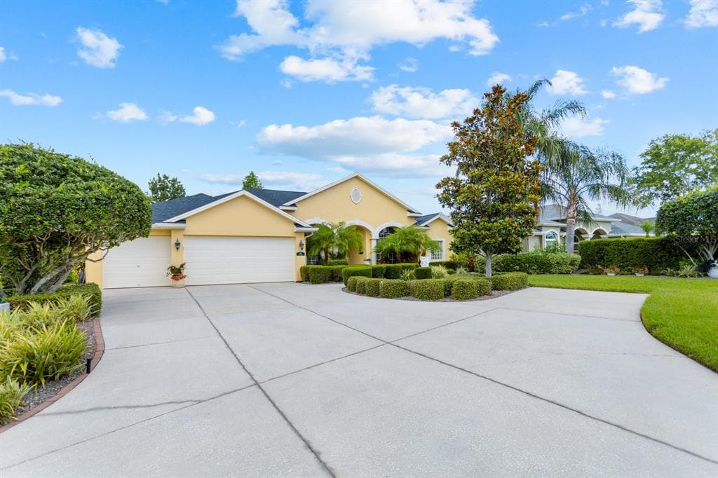 2126 LARCHWOOD COURT