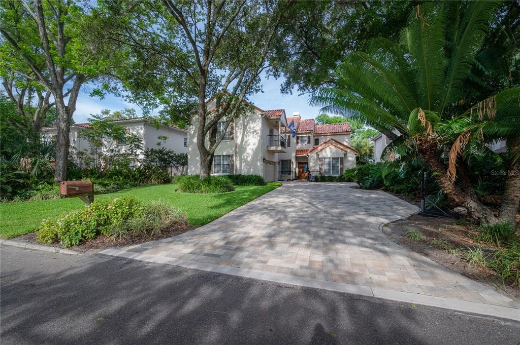 205 COOPER PLACE S TAMPA, FL 33609