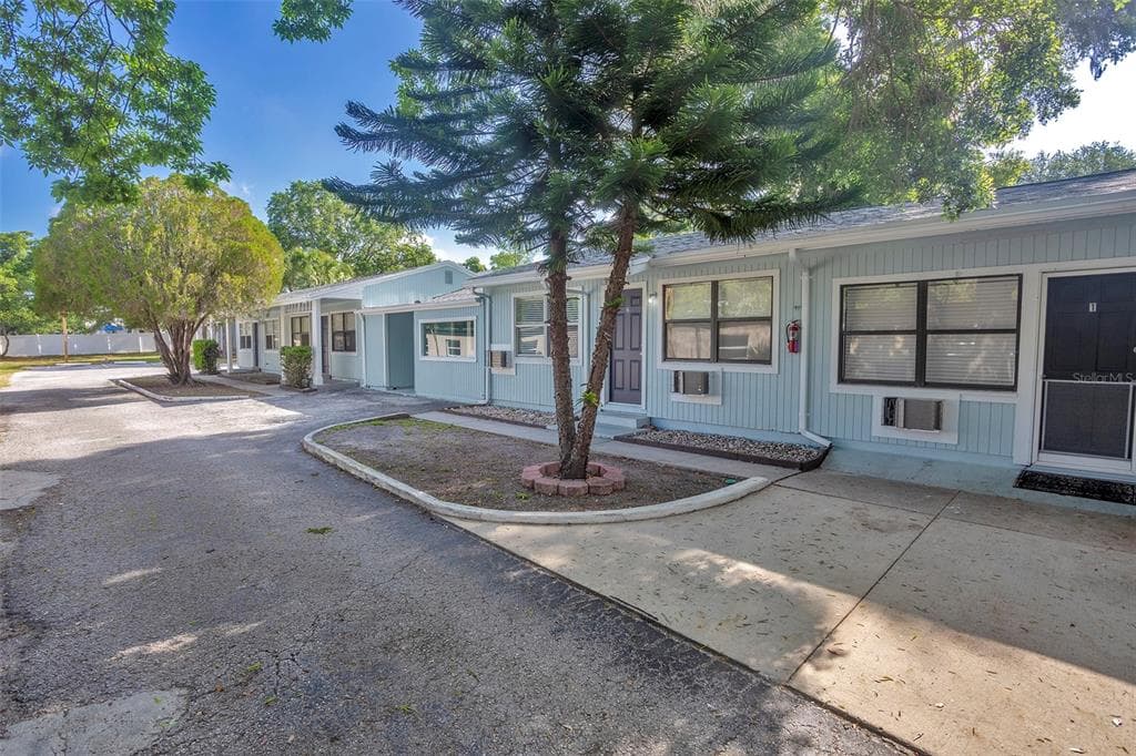 1102 SUNSET POINT ROAD UNIT 4 CLEARWATER, FL 33755