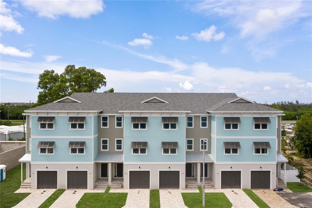1217 SAVONA DRIVE NE ST PETERSBURG, FL 33702
