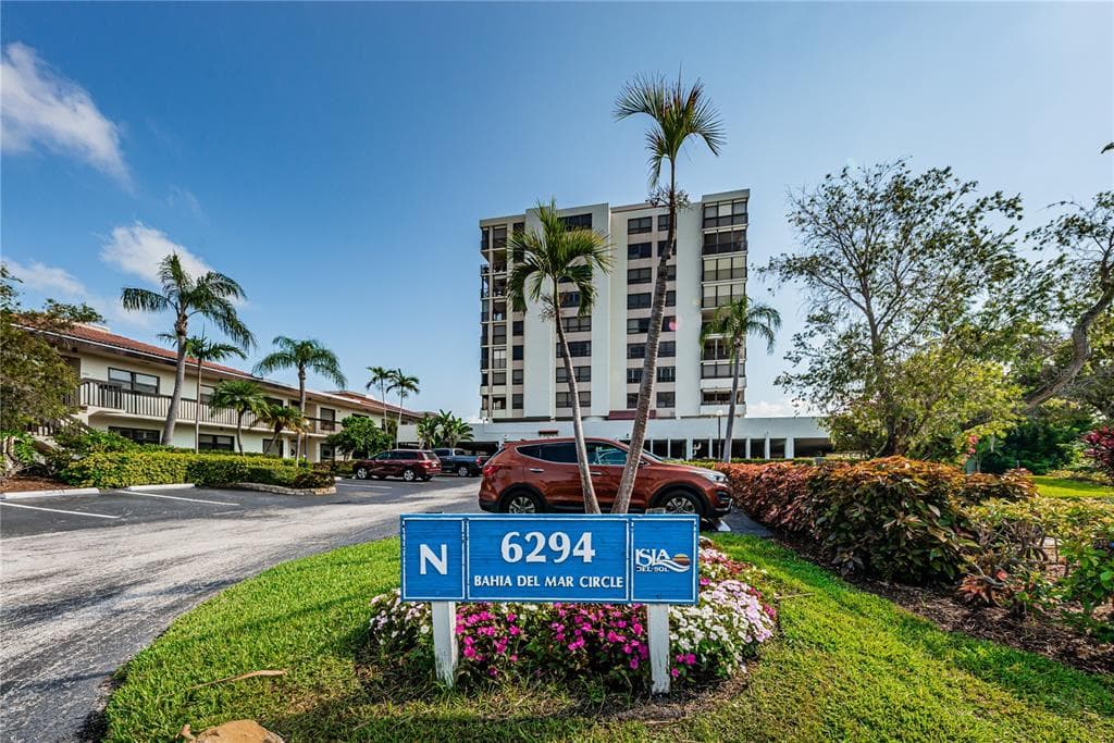 6294 BAHIA DEL MAR CIRCLE UNIT 107 ST PETERSBURG, FL 33715